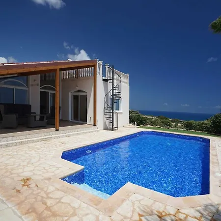 Unforgettable Family Escape - Cliffside With Panoramic Sea Views And Kid-friendly Private Pool וילה *